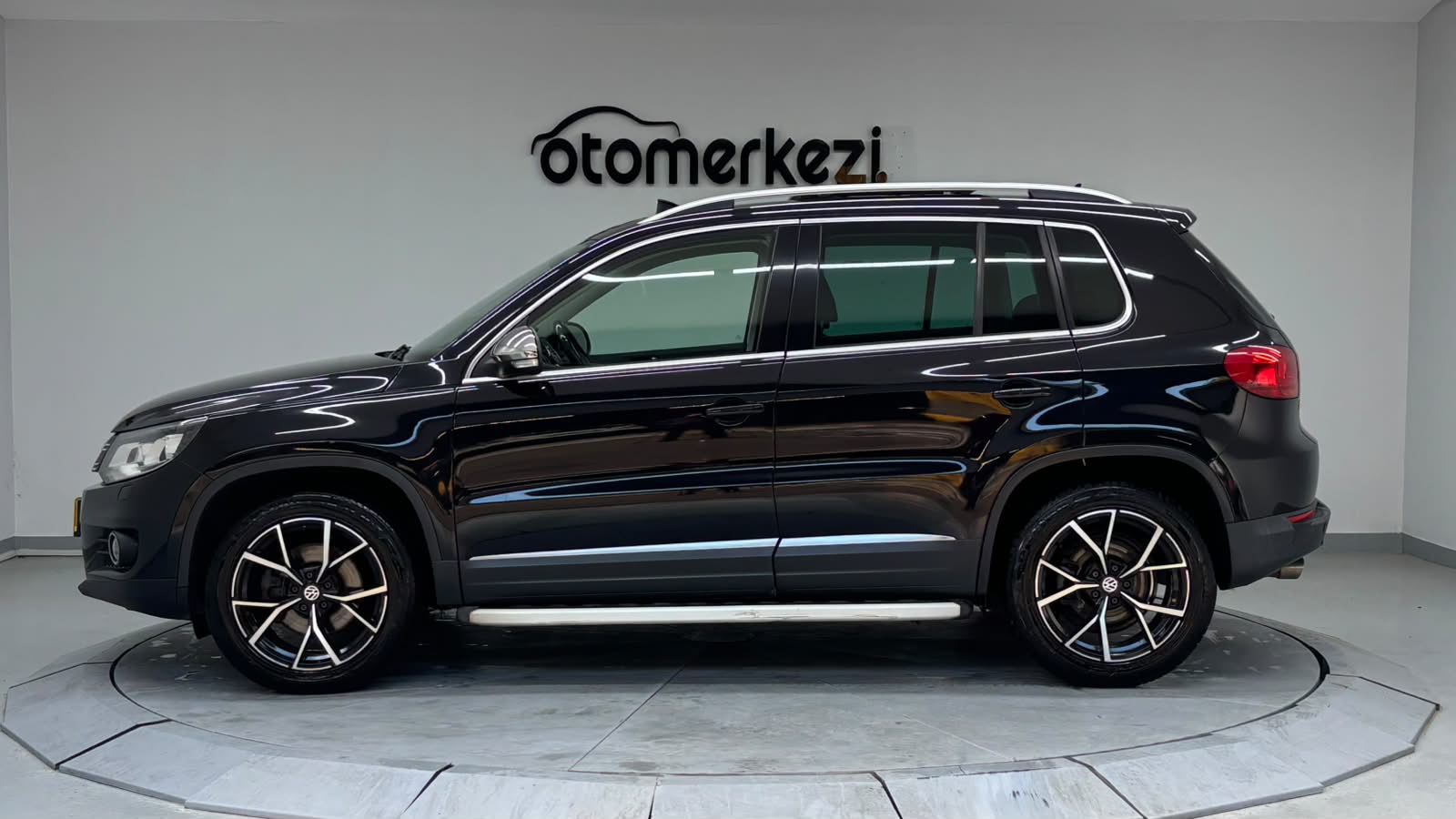 VOLKSWAGEN TIGUAN 5